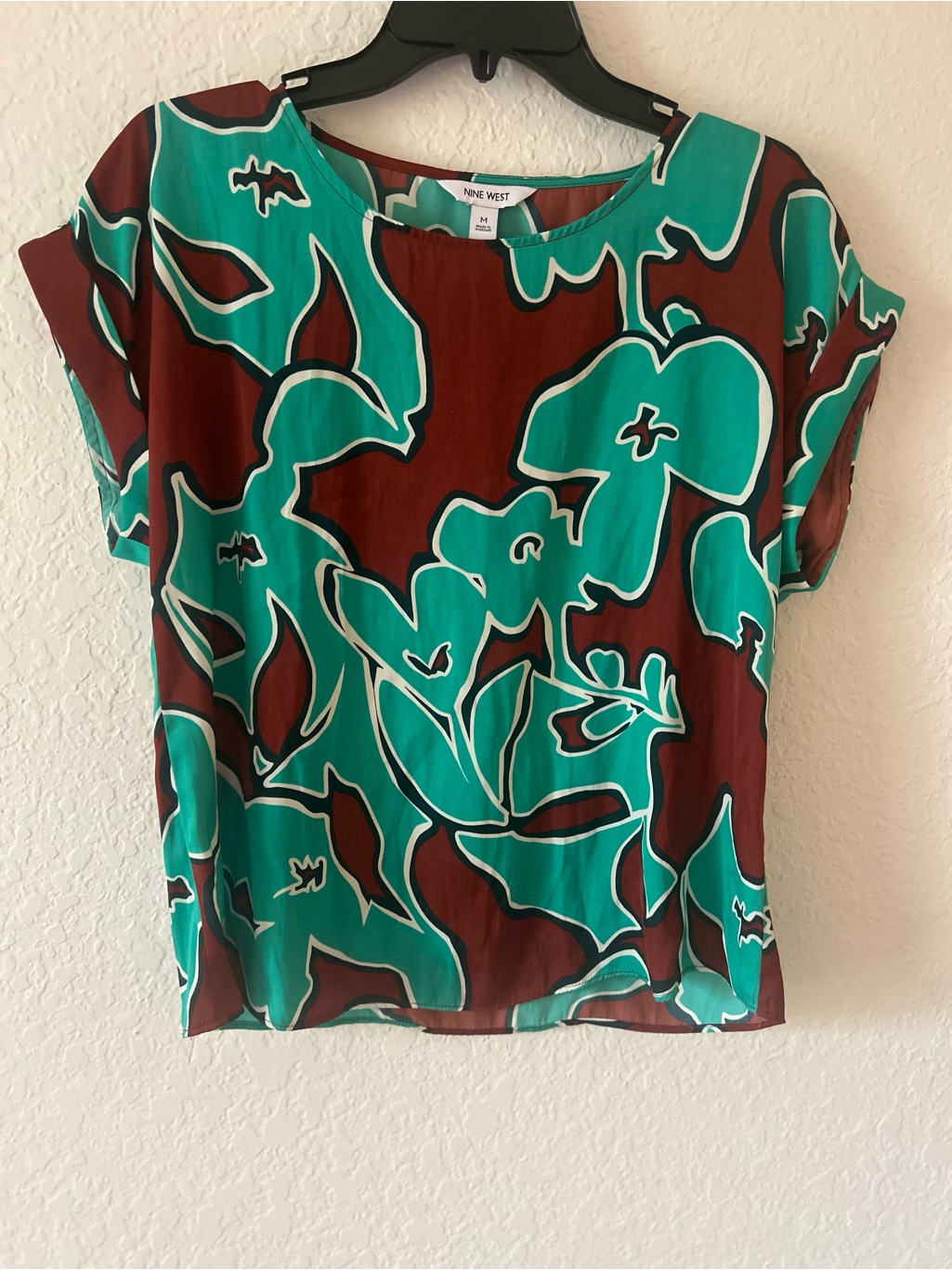 Nine West Teal Floral Short Sleeve Blouse On Brown Base